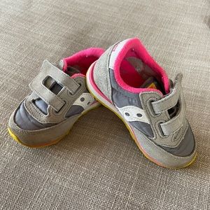 Toddler girls Saucony sneakers
